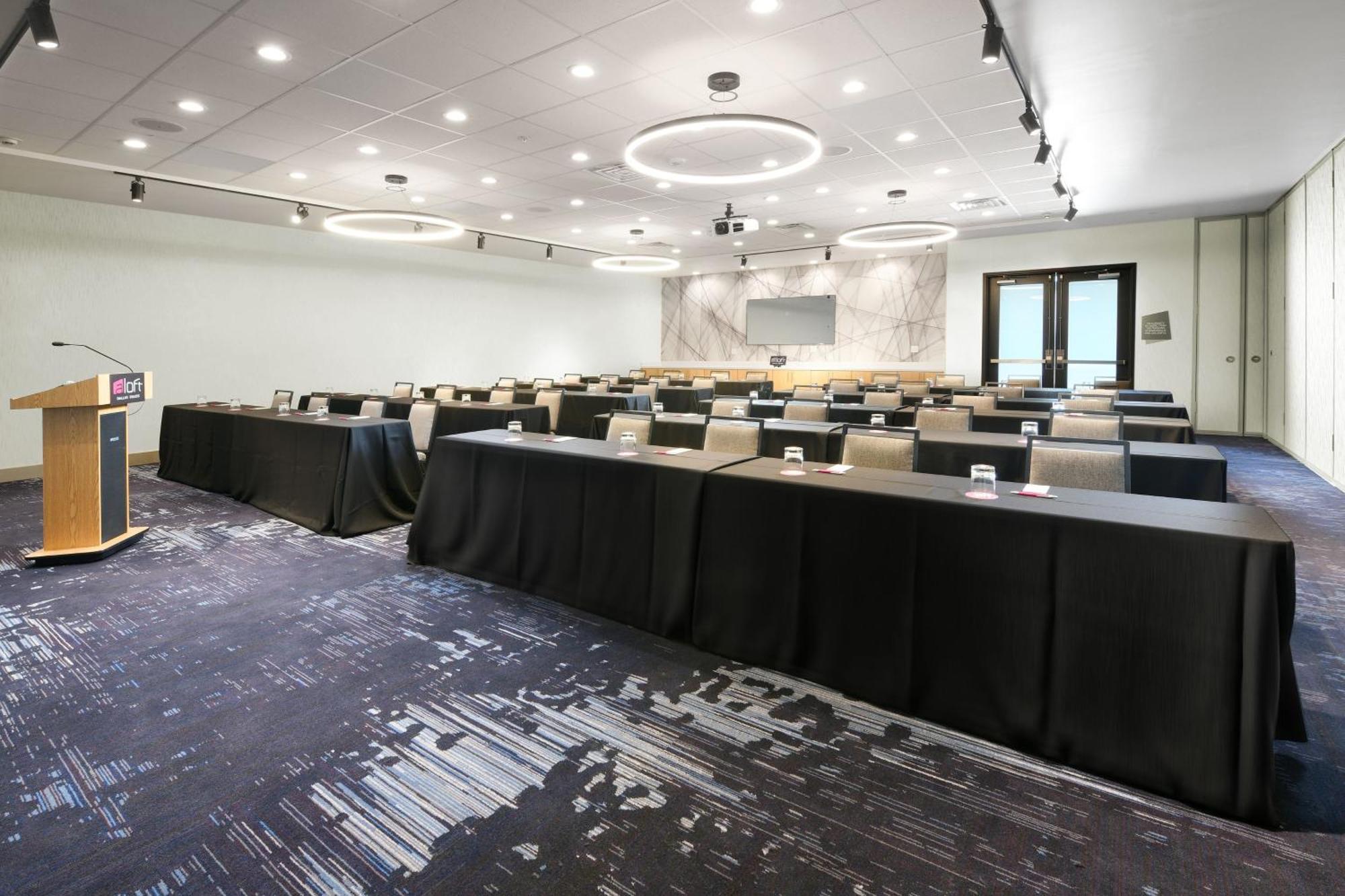Aloft Dallas Hotel 3*